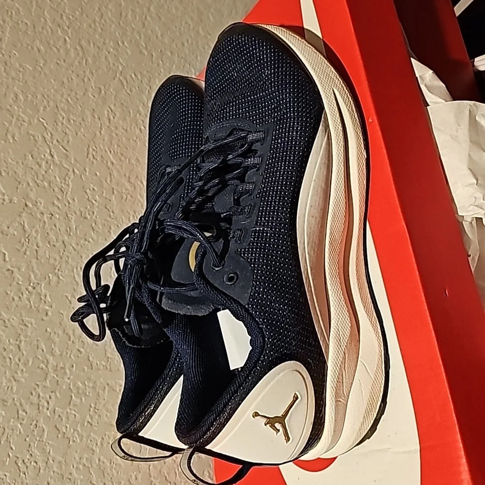 Mens jordans - Picture 1 of 5